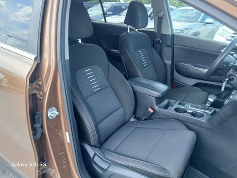 Used 2018 Kia Sportage LX w/ LX Technology Package FWD image 18