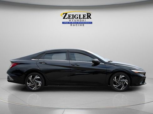 Certified 2024 Hyundai Elantra SEL w/ Convenience Package FWD image 8