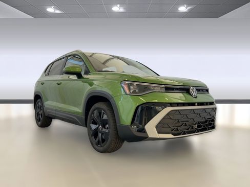 New 2026 Volkswagen Taos SE image 7