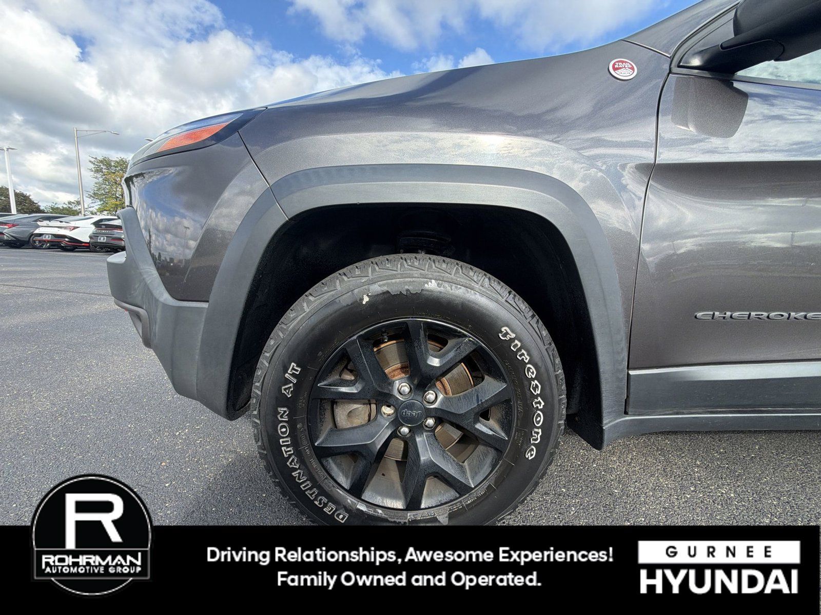 Used 2017 Jeep Cherokee Trailhawk w/ Comfort/Convenience Group AWD/4WD image 11