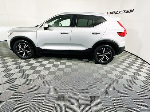 Used 2025 Volvo XC40 B5 Core image 6