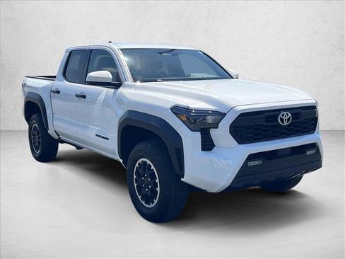Certified 2025 Toyota Tacoma TRD Off-Road AWD/4WD image 3