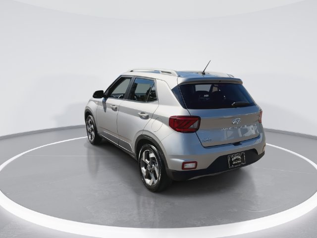 Used 2026 Hyundai Venue SEL FWD image 7