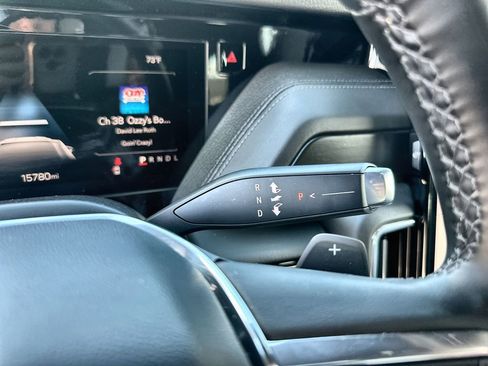 Used 2025 GMC Yukon Denali image 16