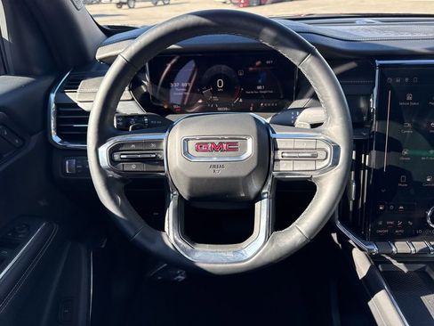 Used 2025 GMC Acadia Elevation image 14