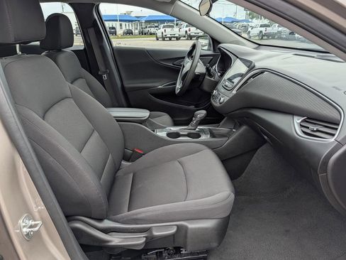 Used 2025 Chevrolet Malibu LT FWD image 30