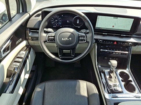 Used 2024 Kia Carnival SX FWD image 2