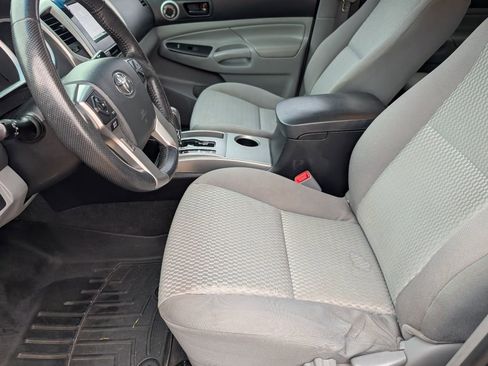 Used 2015 Toyota Tacoma PreRunner w/ SR5 Package image 8