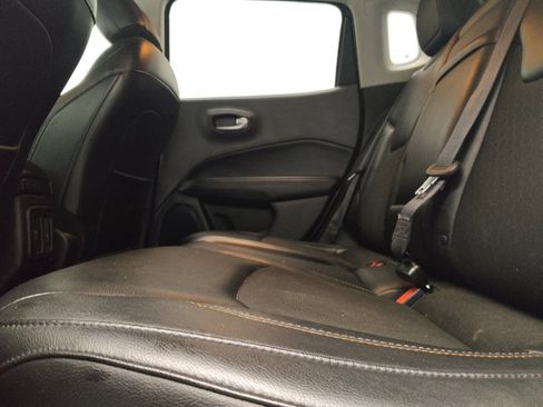 Used 2018 Jeep Compass Latitude w/ Popular Equipment Group FWD image 18