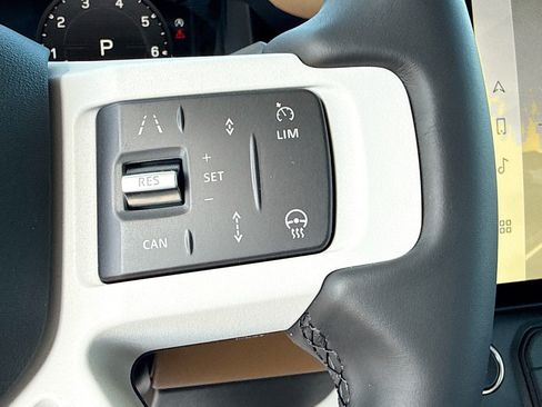New 2026 Land Rover Defender 110 X-Dynamic SE AWD/4WD image 38