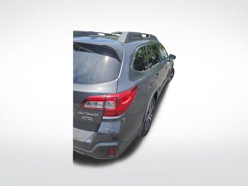 Used 2018 Subaru Outback 2.5i Limited AWD/4WD image 19