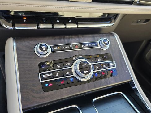 Used 2020 Lincoln Aviator Reserve w/ Equipment Group 201A image 21