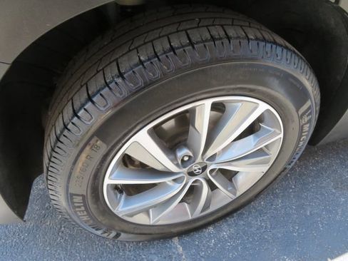 Used 2020 Hyundai Santa Fe SEL w/ Convenience Package FWD image 11