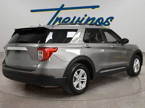 Used 2020 Ford Explorer XLT image 2