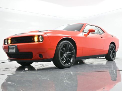 Used 2018 Dodge Challenger SXT Plus image 40
