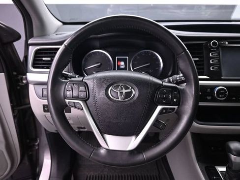 Used 2018 Toyota Highlander XLE AWD/4WD image 27