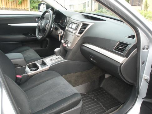 Used 2013 Subaru Outback 2.5i Premium AWD/4WD image 24