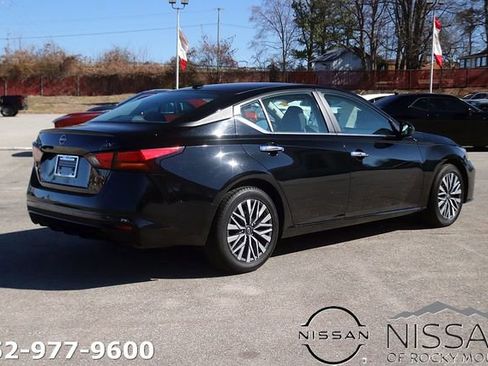 Used 2024 Nissan Altima 2.5 SV image 5