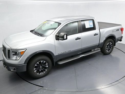 Used 2018 Nissan Titan PRO-4X w/ Pro-4x Convenience Package AWD/4WD image 43
