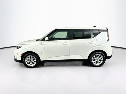 Used 2025 Kia Soul LX w/ LX Technology Package FWD image 4