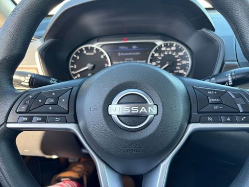 Used 2025 Nissan Altima 2.5 SV FWD image 28