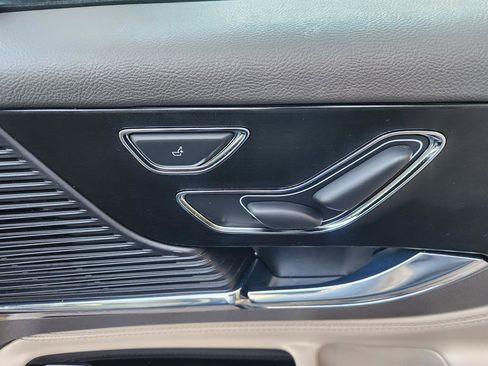 Certified 2022 Lincoln Corsair AWD w/ Premium Package image 12