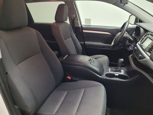 Used 2019 Toyota Highlander LE FWD image 21