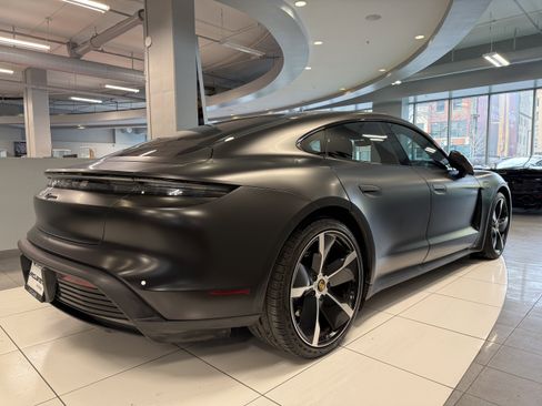 Used 2022 Porsche Taycan image 4