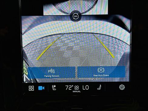 Used 2025 Volvo XC40 B5 Plus AWD/4WD image 23