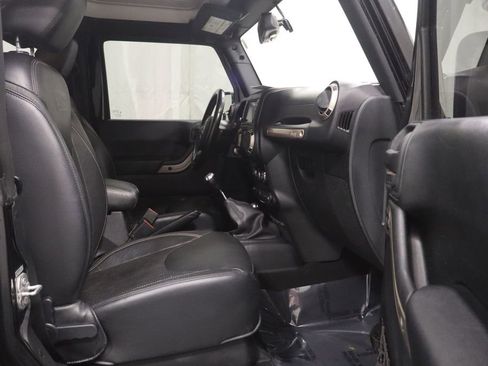 Used 2016 Jeep Wrangler Sahara image 14