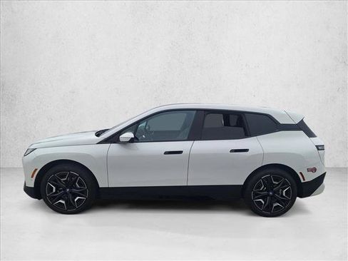 Used 2024 BMW iX xDrive50 w/ Sport Package AWD/4WD image 8