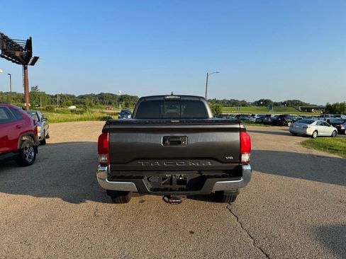 Used 2017 Toyota Tacoma TRD Off-Road w/ Tow Package AWD/4WD image 15