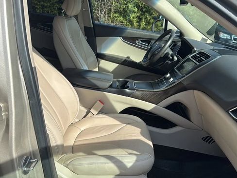 Used 2017 Lincoln MKX Reserve w/ Driver Assistance Package image 12