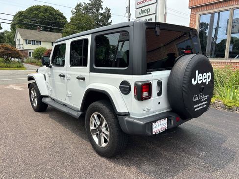 Used 2019 Jeep Wrangler Unlimited Sahara w/ Cold Weather Group AWD/4WD image 3