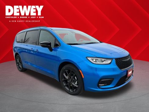 New 2026 Chrysler Pacifica Select FWD image 1