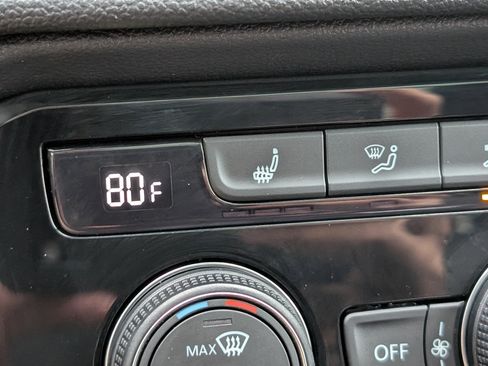 Used 2024 Volkswagen Taos SE w/ Panoramic Sunroof Package image 32