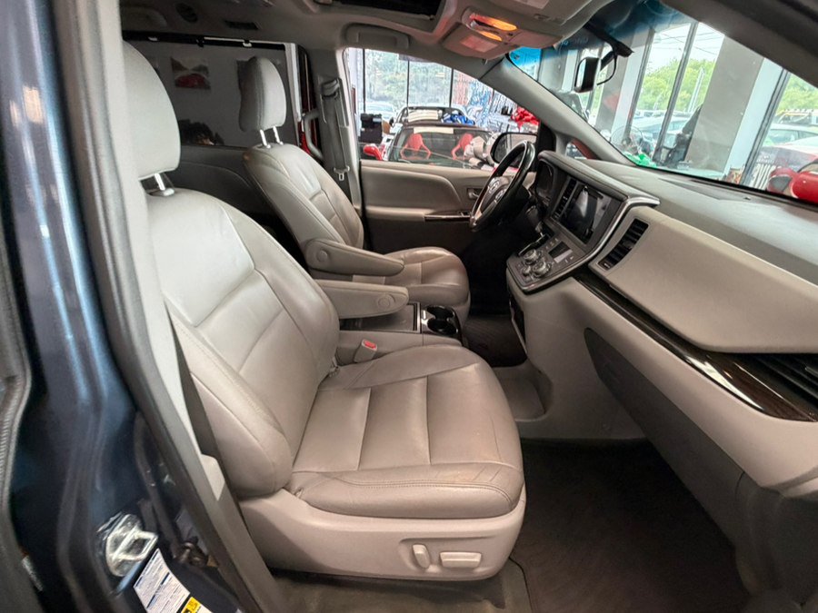 Used 2016 Toyota Sienna XLE w/ XLE Navigation Package AWD/4WD image 54
