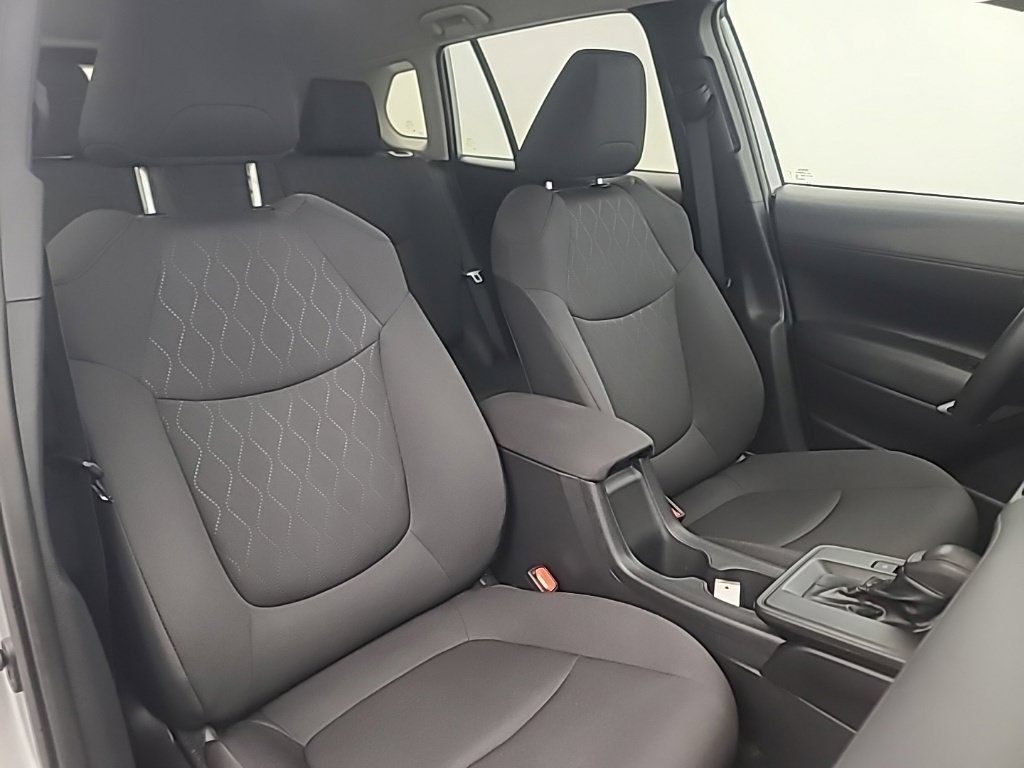 Used 2026 Toyota Corolla Cross LE FWD image 17