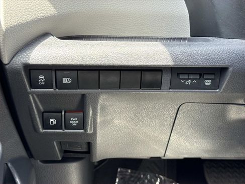 Used 2024 Toyota Sienna XLE FWD image 19