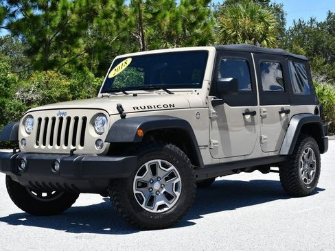 Used 2018 Jeep Wrangler Unlimited Rubicon w/ Connectivity Group AWD/4WD image 2