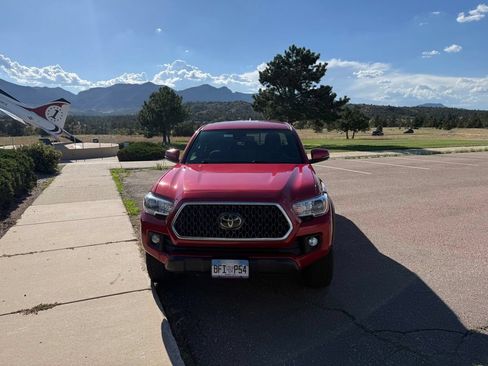 Used 2018 Toyota Tacoma TRD Off-Road w/ Technology Package AWD/4WD image 22