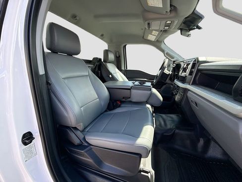 Used 2023 Ford F550 4x4 Regular Cab Super Duty image 23