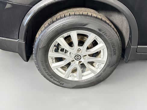 Used 2018 Nissan Rogue SV image 33