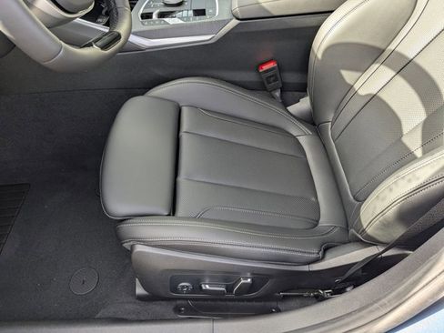 Used 2025 BMW 330i Sedan w/ Convenience Package image 4