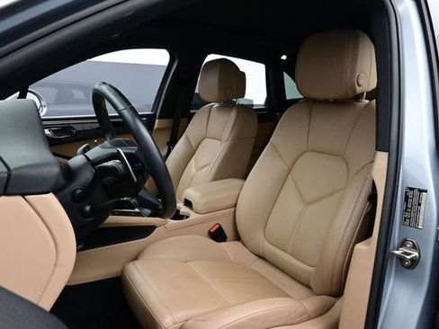 Certified 2022 Porsche Macan AWD/4WD image 5