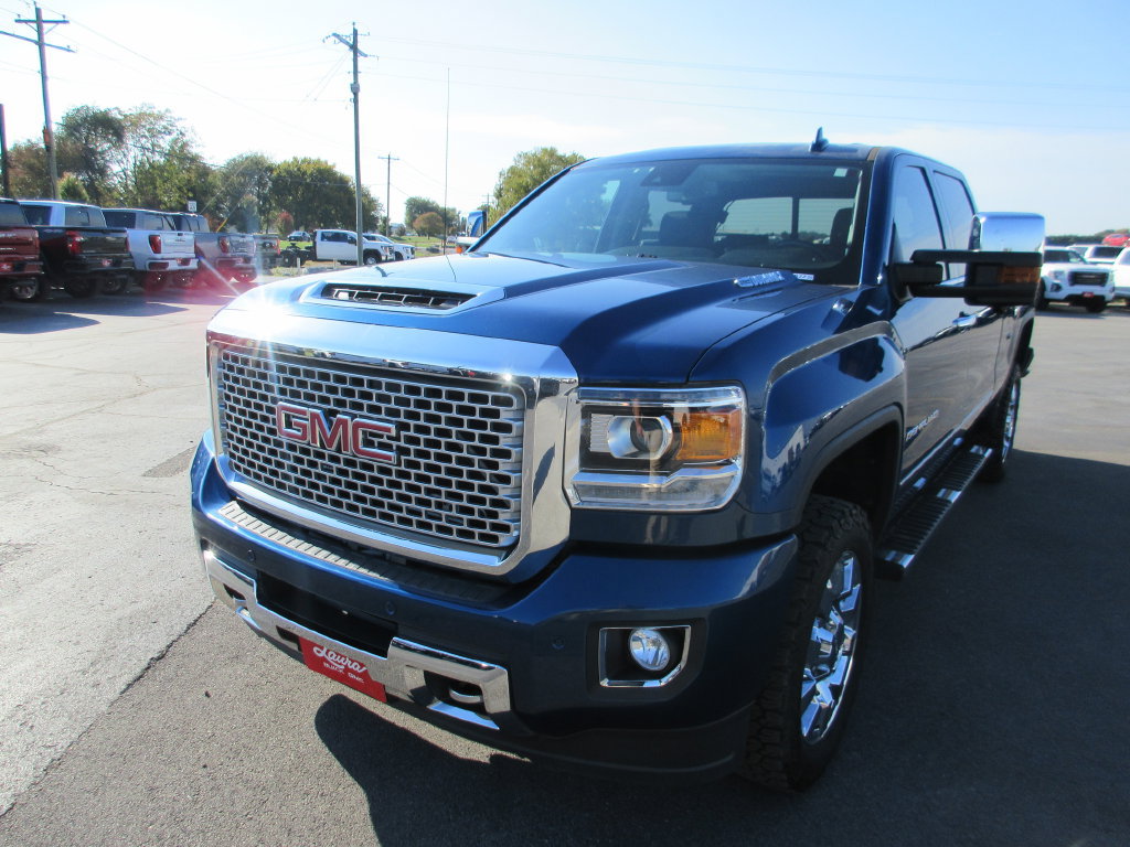 Certified 2017 GMC Sierra 2500 Denali w/ Duramax Plus Package AWD/4WD image 13