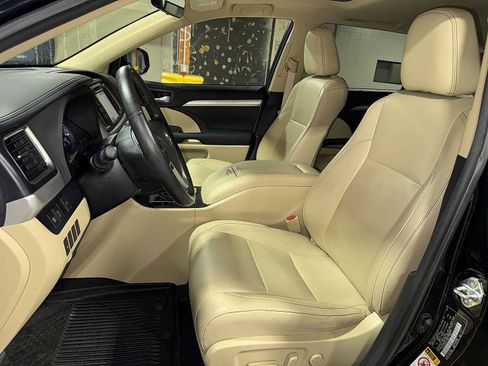 Used 2017 Toyota Highlander XLE AWD/4WD image 15