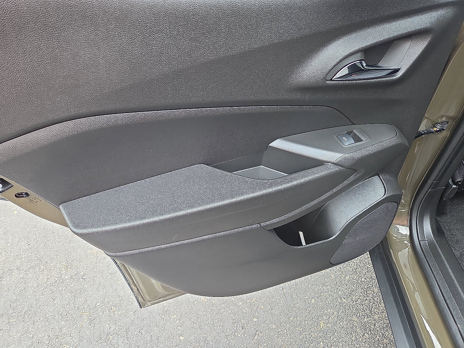 Used 2024 Chevrolet Trax LS FWD image 21