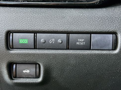Used 2024 Nissan Sentra SV w/ Trunk Package FWD image 17