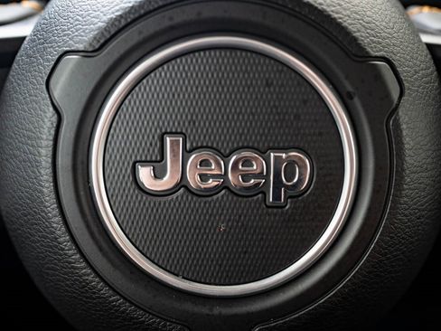 Used 2024 Jeep Wrangler Unlimited image 27